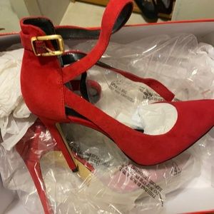 Women’s pumps with strap